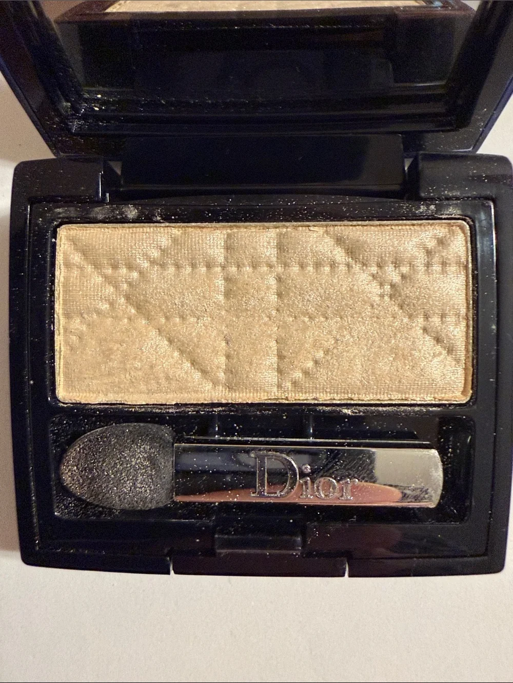 Dior Single Eyeshadow in Soft Champagne 516 Nude Luminescence Shimmer 2.2g